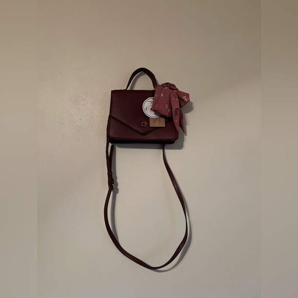 NEW WITH TAG | Steve Madden Bjill Top Handle Maroon Purse - Picture 4 of 10